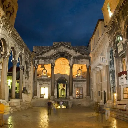 Perello Old Town 3*